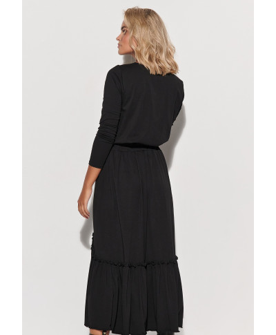 Trikotāžas maxi kleita ar gumiju un volāniem melna M573