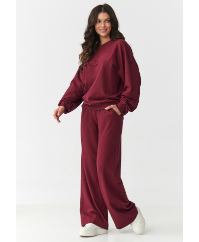 komplektas dresowy su szerokimi nogawkami ir haftowaną aplikacją bordo M890