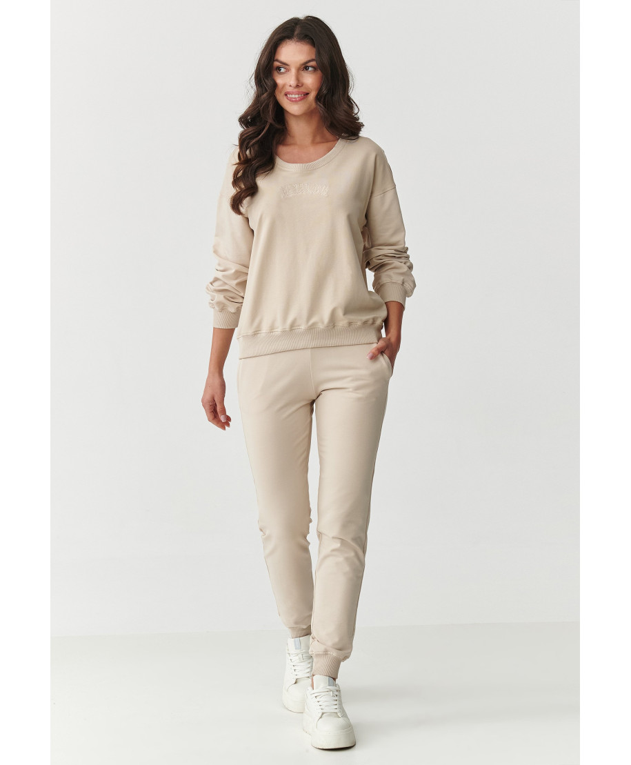 komplektas dresowy su lekko dopasowanymi spodniami ir luźną bluzą sviesus beż M891