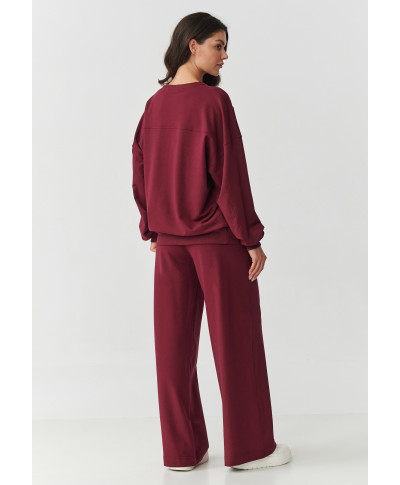 komplektas dresowy su szerokimi nogawkami ir haftowaną aplikacją bordo M890