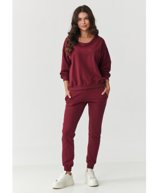 komplektas dresowy su lekko dopasowanymi spodniami ir luźną bluzą bordo M891