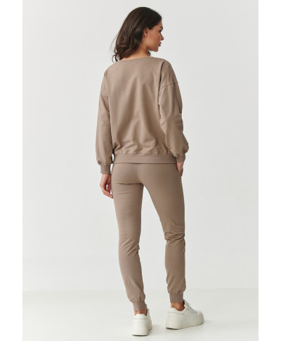 komplektas dresowy su lekko dopasowanymi spodniami ir luźną bluzą moka M891