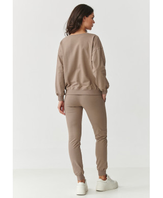 komplektas dresowy su lekko dopasowanymi spodniami ir luźną bluzą moka M891
