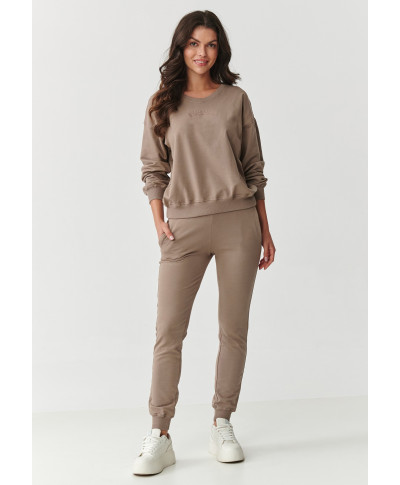 komplektas dresowy su lekko dopasowanymi spodniami ir luźną bluzą moka M891