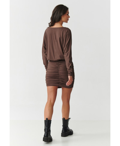 suknele mini su marszczeniem ir luźną górą sokoladine M900