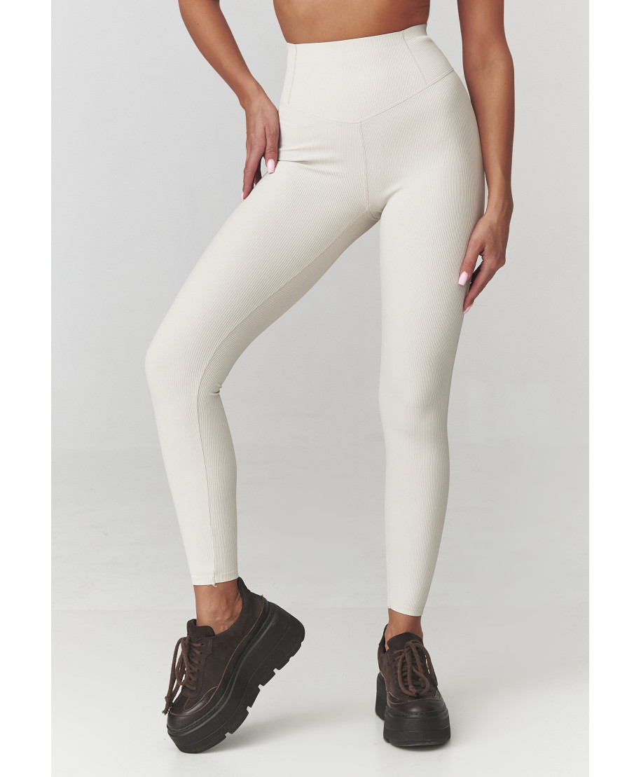 Komplekts sporta ar nedaudz pieguļošām biksēm un brīvu džemperi gaiši bēšs M891