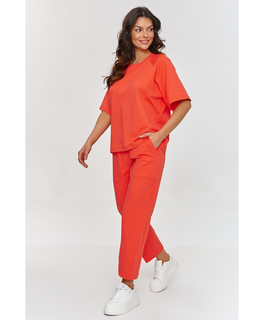 Sporta komplekts ar brīvu blūzi un klasiskām biksēm koraļļu M865