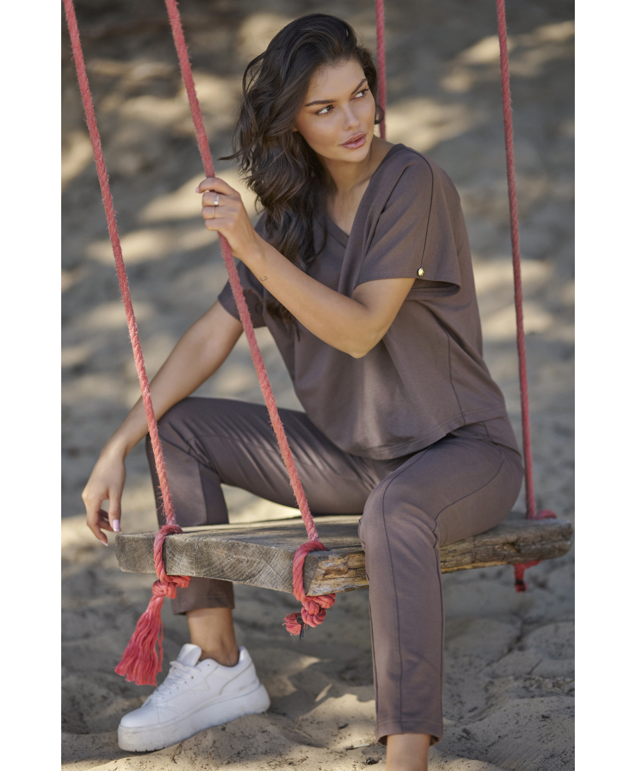 Sieviešu viegla trikotāžas komplekts ar t-kreklu un garām biksēm, šokolādes krāsas NU472