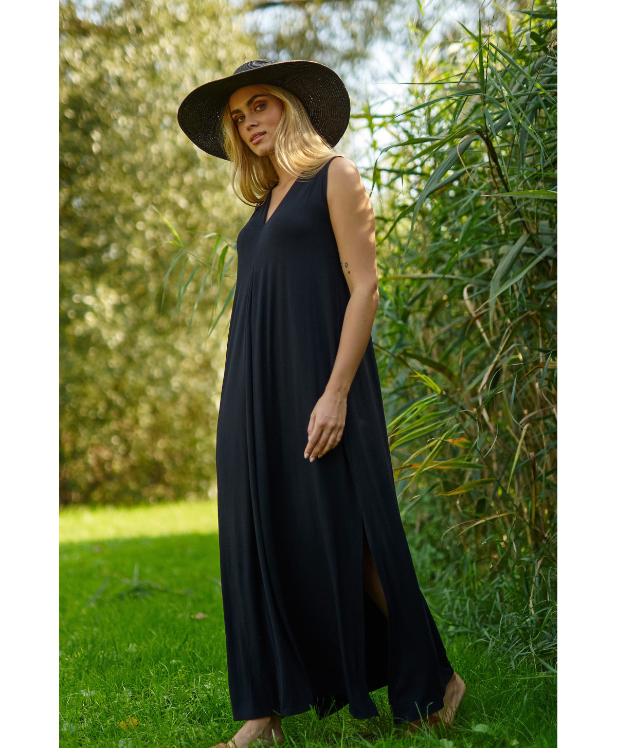 Moteriška maxi suknelė oversize juoda M830