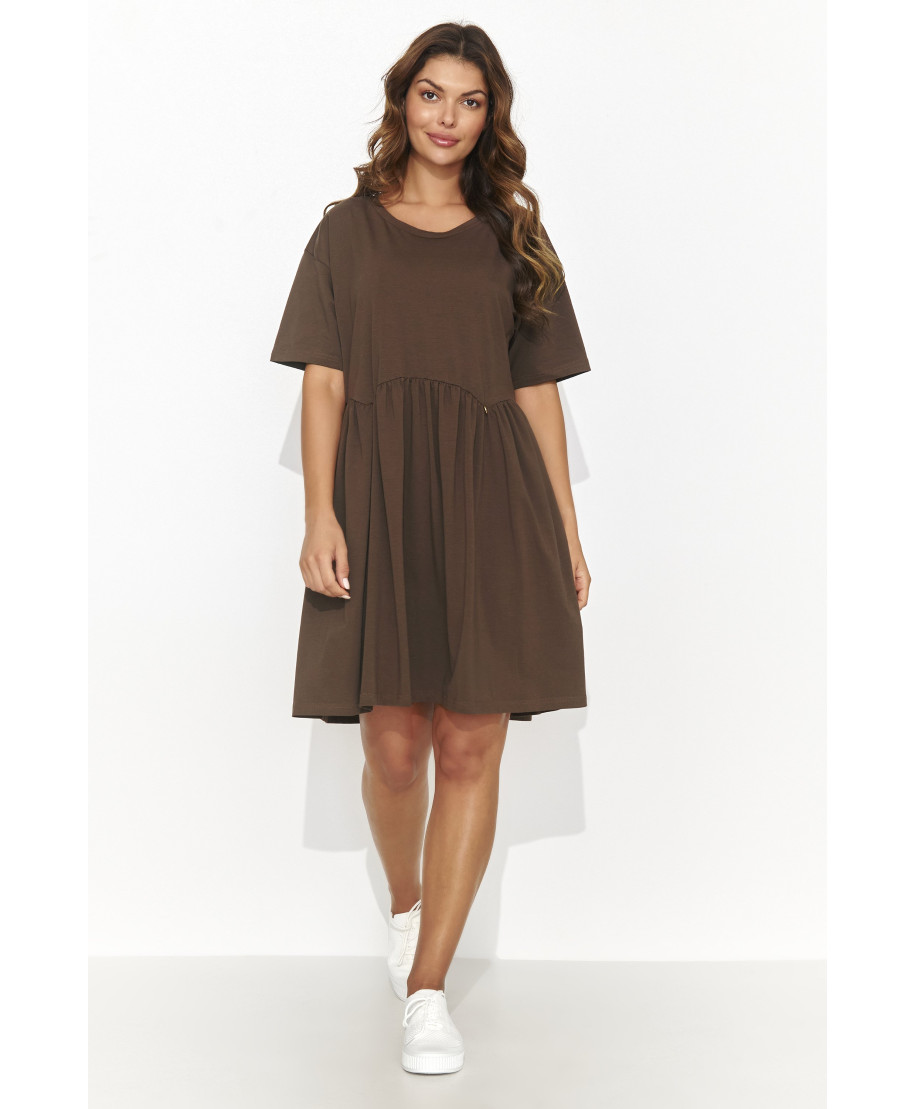 Laisva trumpa suknelė iš lengvo trikotažo šokoladinė NU470