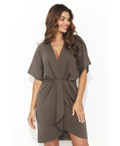 Trumpa kimono suknelė su raišteliu ties juosmeniu žemės rudos spalvos NU469