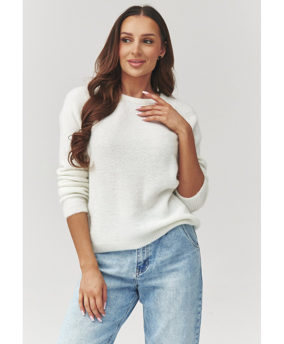 Mīksts sieviešu džemperis ar apaļu kakla izgriezumu ekrū C40