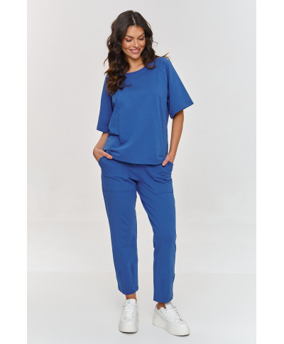 Džemperu komplekts ar brīvu blūzi un klasiskām indigo biksēm M865