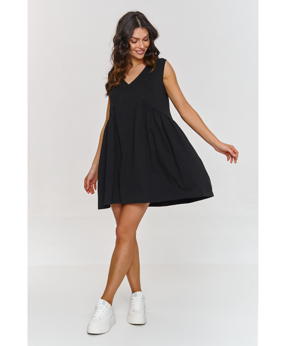 Kleita trapecveida ar V-veida izgriezumu melna M876