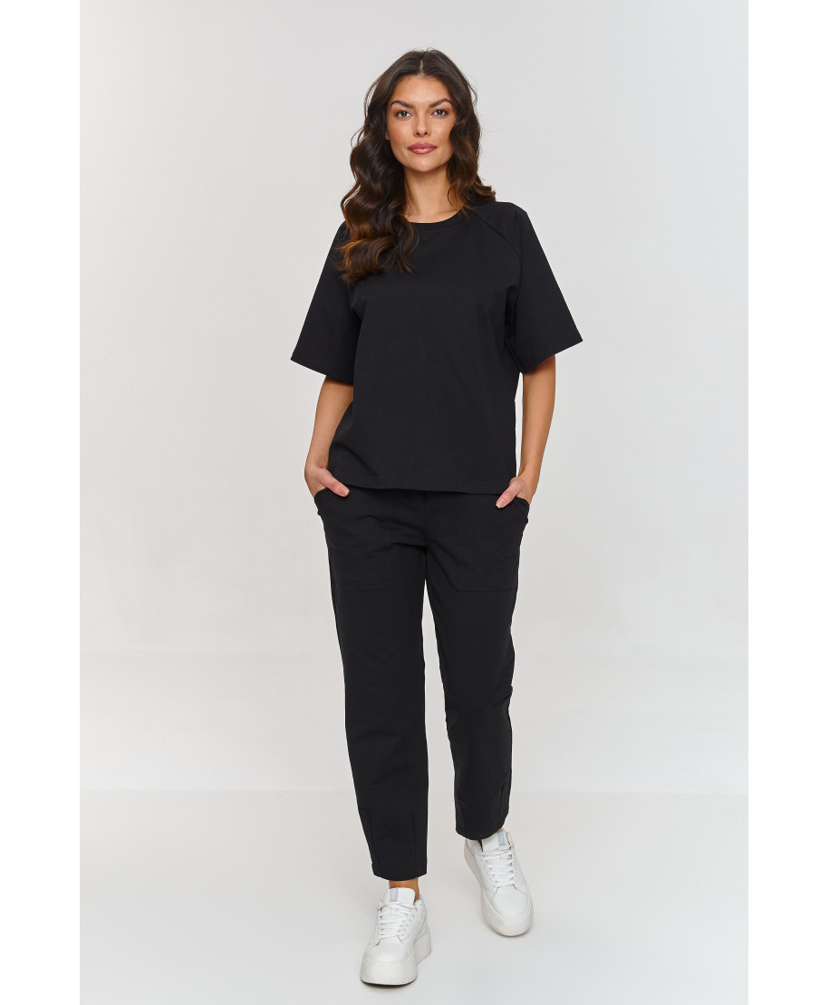 Sporta komplekts ar brīvu blūzi un klasiskām biksēm melns M865