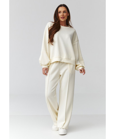 Sieviešu komplekts – oversize džemperis un platas bikses gaiši bēšā krāsā C44