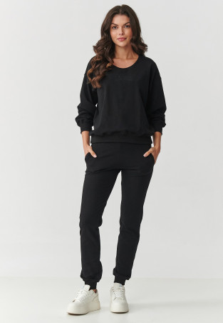 komplektas dresowy su lekko dopasowanymi spodniami ir luźną bluzą juodas M891