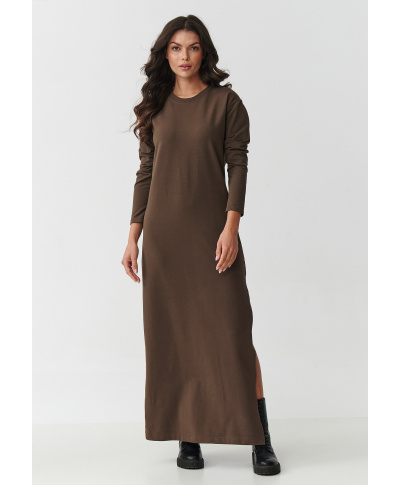 suknele maxi ilgomis rankovemis ir rozcięciem sokoladine M901