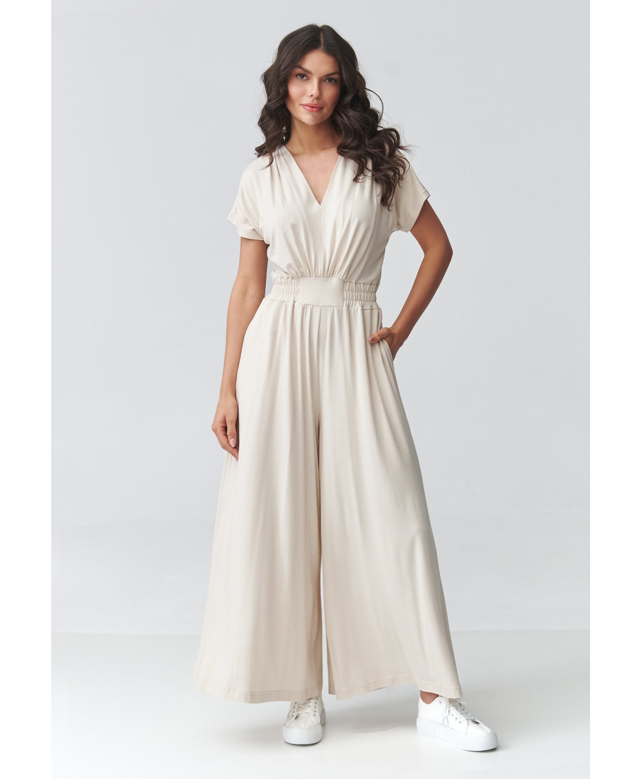 Elegants sieviešu kombinezons ar platām starām gaiši bēšs M924