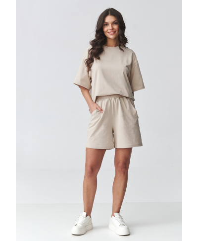 Komplekts sievietēm ar brīvu blūzi un šortiem gaiši bēšs M935