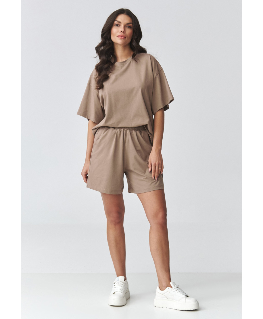 Sieviešu komplekts ar brīvu blūzi un šortiem mokas krāsā M935