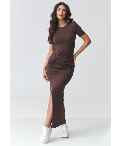 aptempta suknele su marszczeniem ir rozcięciem tamsi czekolada M931