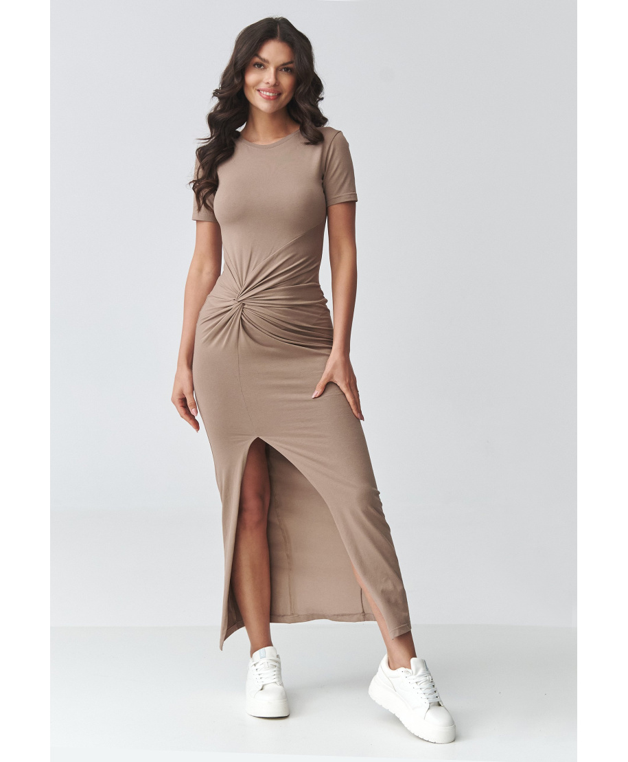 Prigludusi suknelė su raukiniu ir skeltuku moka M931