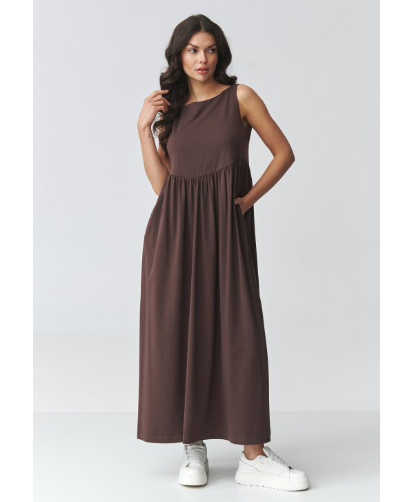 Moteriška maxi suknelė su kišenėmis tamsiai šokoladinė M932