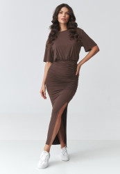 ilga suknele su marszczeniem ir rozcięciem sokoladine M930
