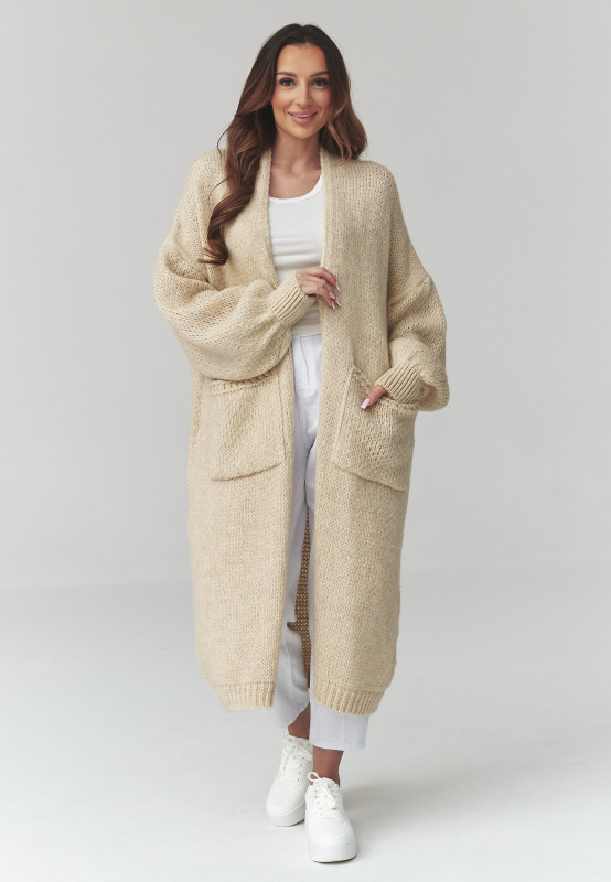 ilgas megztinis moteriskas kardiganas su kisenemis sviesus beż S172