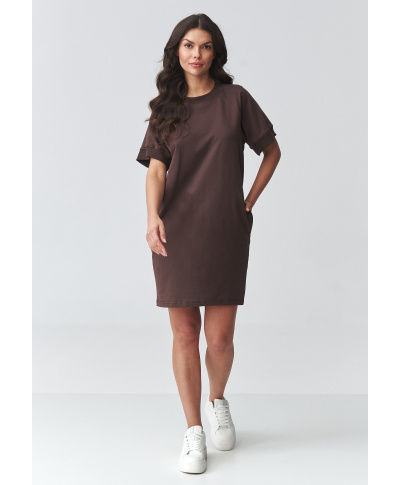 Kleita sporta oversize ar īsām piedurknēm tumšā šokolāde M920