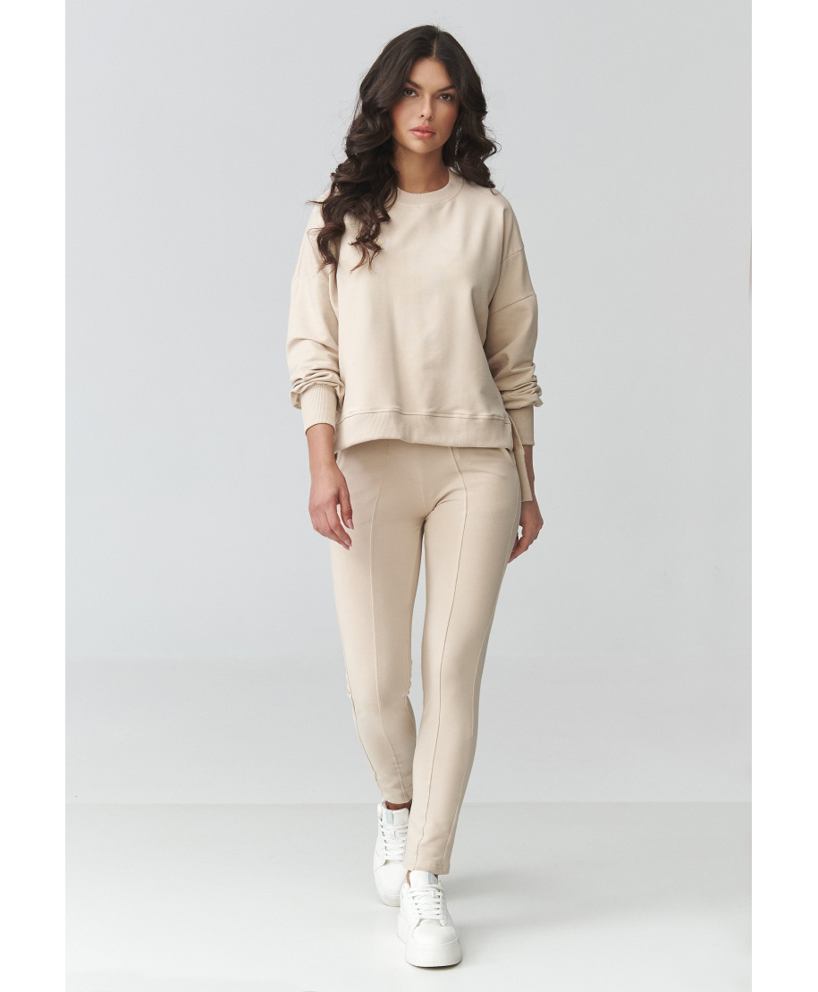 Sportinis moteriškas komplektas: oversize džemperis ir prigludusios kelnės šviesiai smėlio spalvos M917
