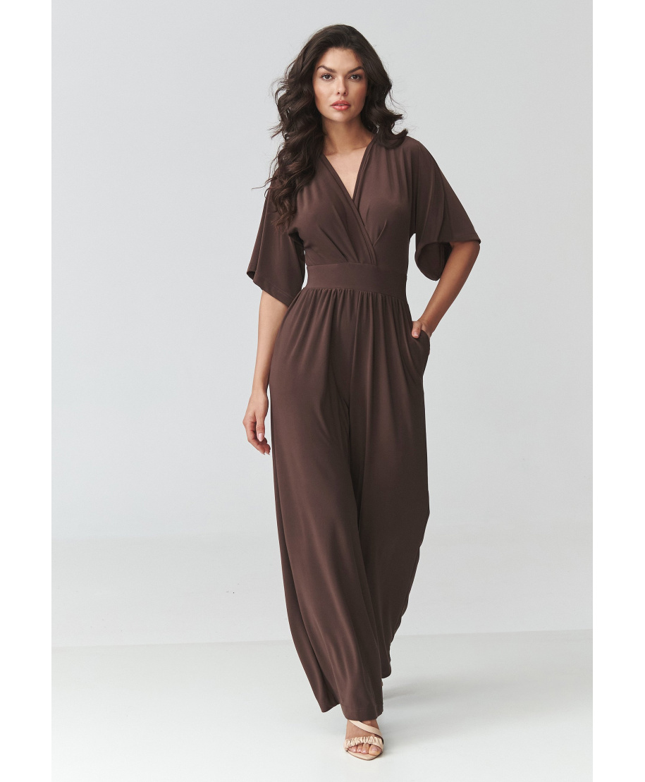 Kombinezon damski o nowoczesnym kroju czekoladowy M939