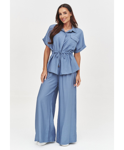 Elegancki komplet damski z luźną bluzką i szerokimi spodniami blue jeans C54