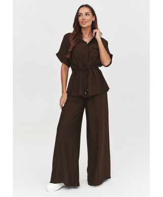 Elegancki komplet damski z luźną bluzką i szerokimi spodniami czekoladowy C54