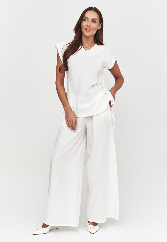 Elegancki komplet damski z paskiem biały C55