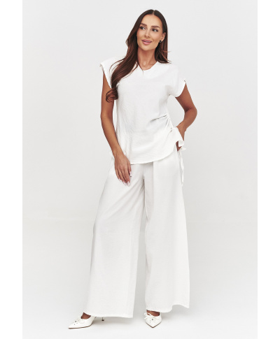 Elegancki komplet damski z paskiem biały C55