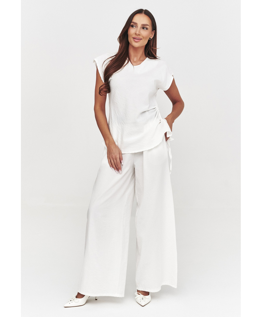 Elegancki komplet damski z paskiem biały C55