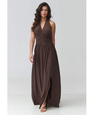 Sukienka maxi z rozcięciem i marszczeniem w talii czekoladowa M944