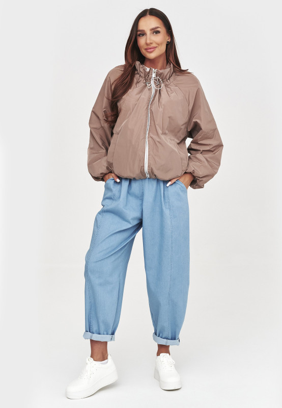 Kurtka damska przejściowa z ozdobną podszewką mokka C58