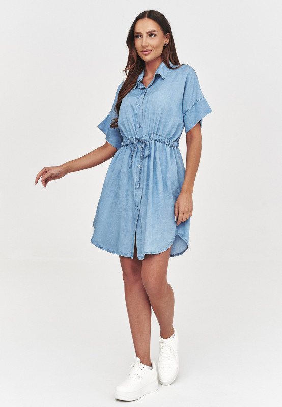 Sukienka jeansowa koszulowa z wiązaniem w talii jasny jeans C57