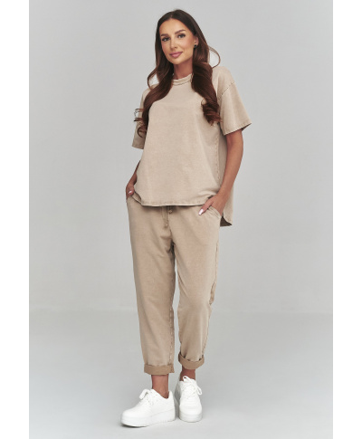 Komplet dresowy damski – luźny zestaw z t-shirtem i spodniami beżowy C65